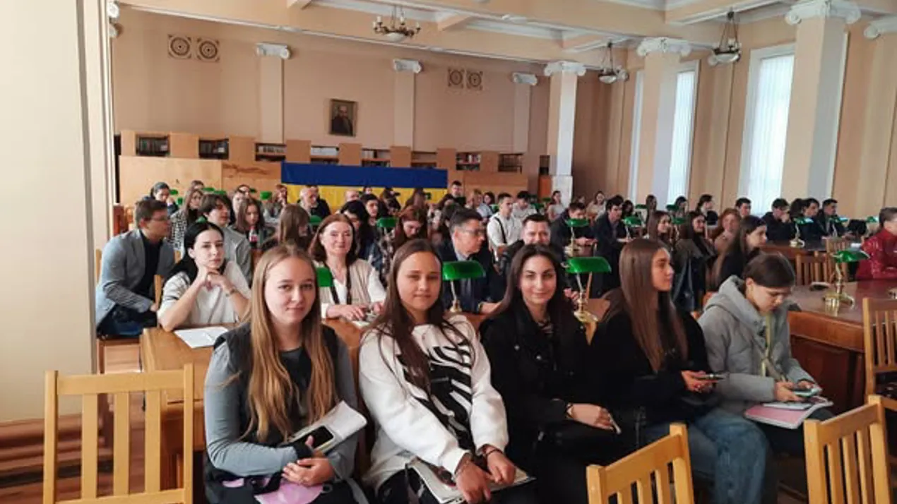 круглий стіл
